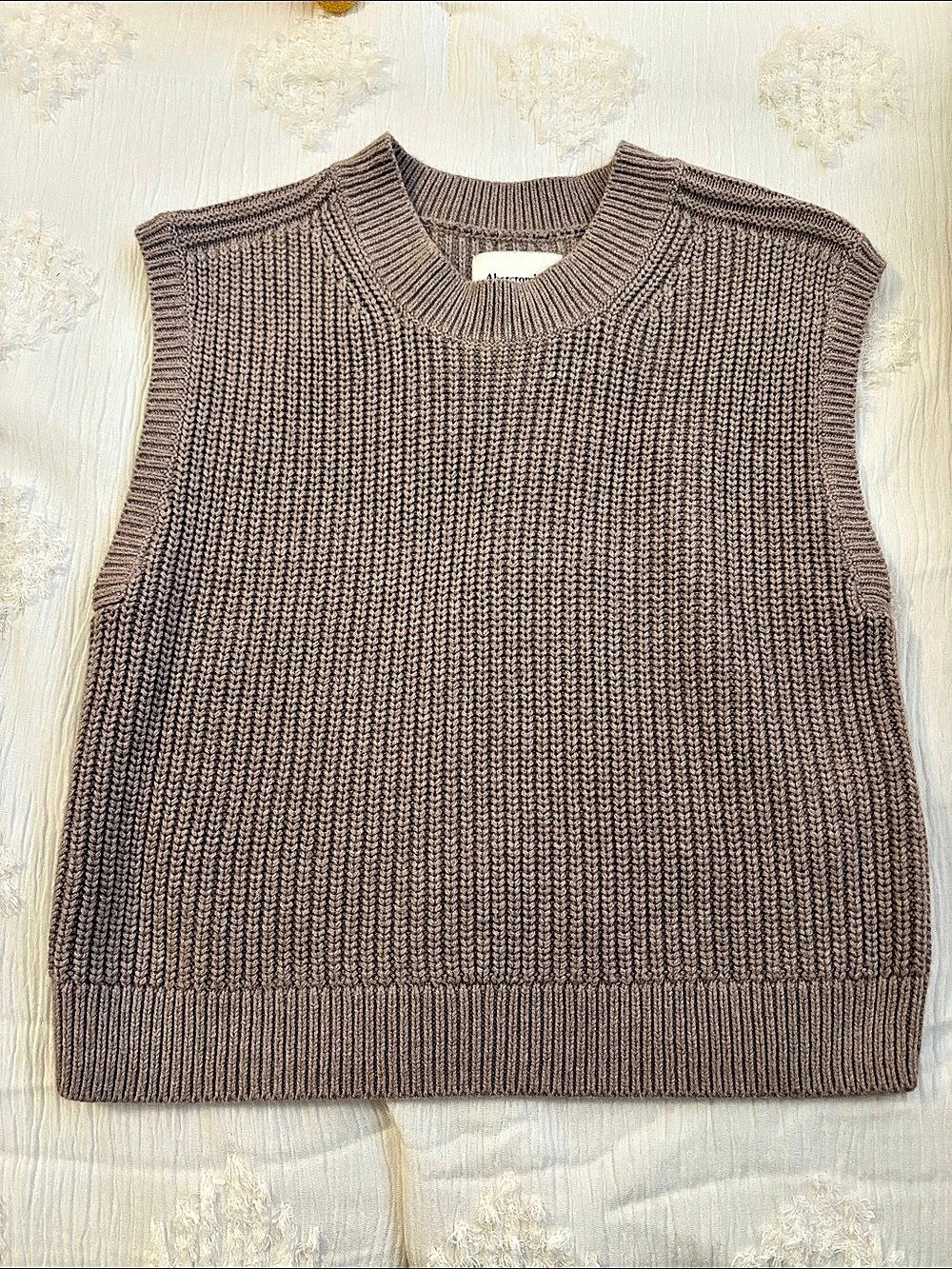 Abercrombie & Fitch Mock Neck Rib Knit Sweater Vest Knit Sweater Vest in Brown